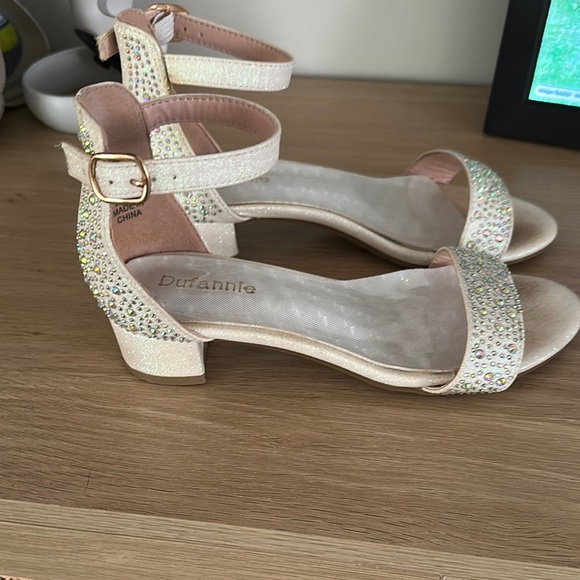 Elegant Cream Heels - Picture 5 of 5